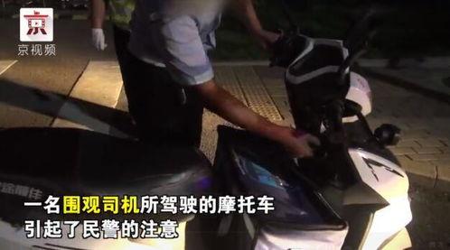 路边吃瓜群众视频,吃瓜群众围观路边奇闻异事